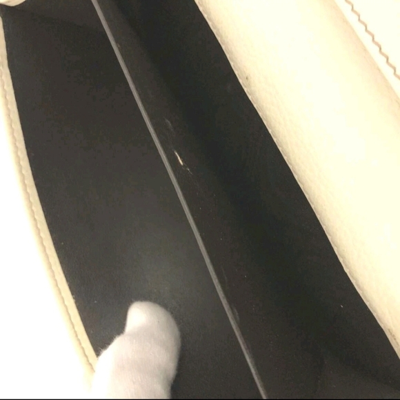 Gucci Cream and Brown Monogram Wallet - Picture 8 of 10